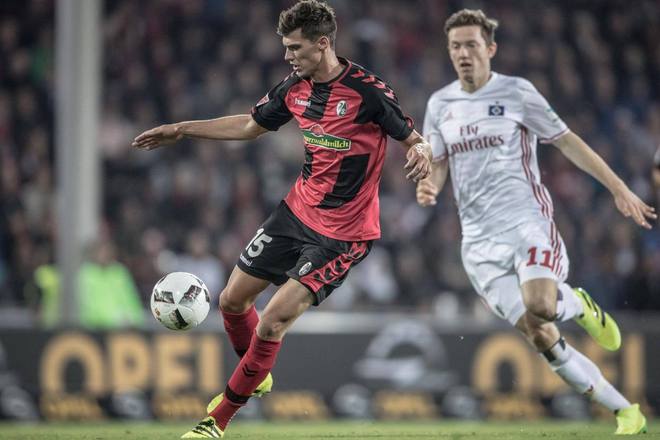 元老球员闪耀，弗赖堡队再次获胜的简单介绍