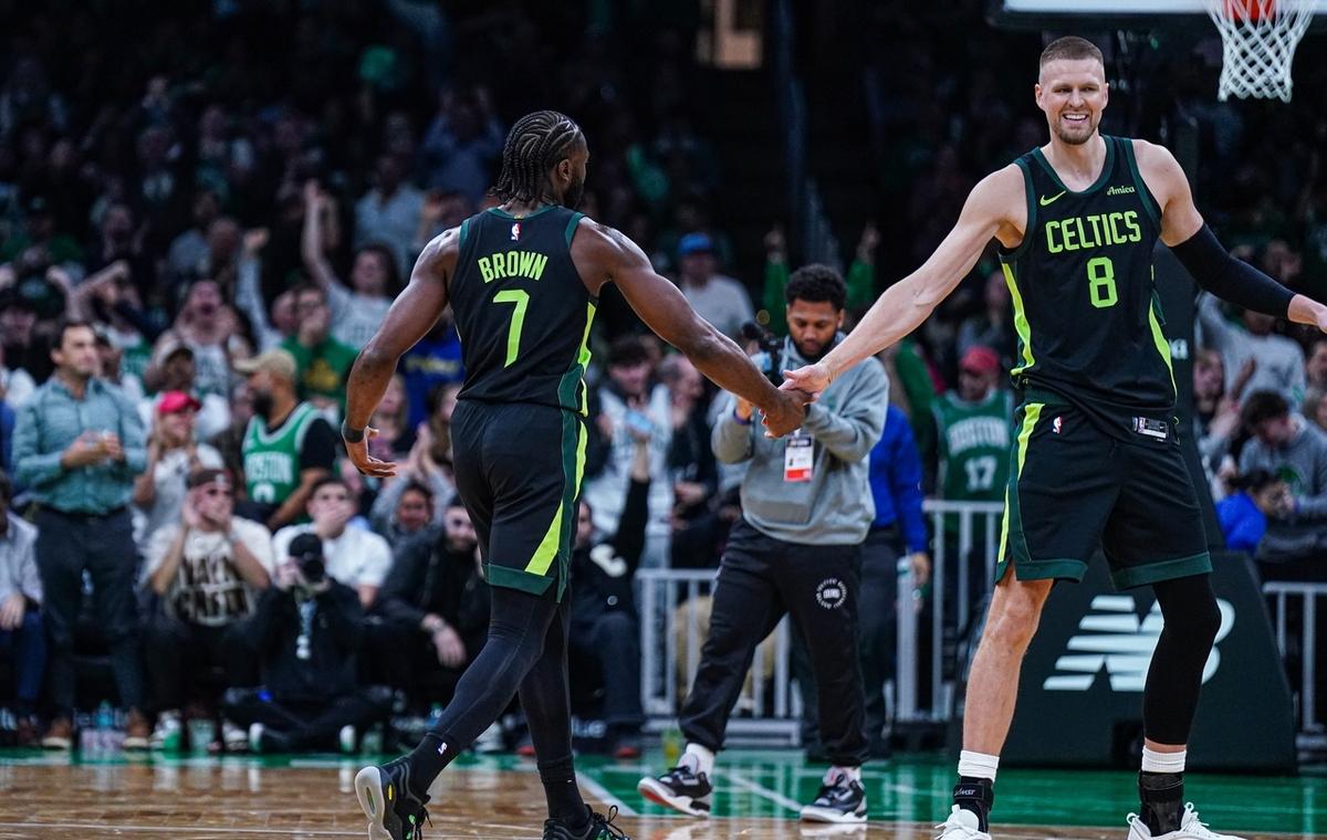 爵士绝杀时刻，波尔津吉斯点燃赛场，复出首战轰40分迎来胜利！