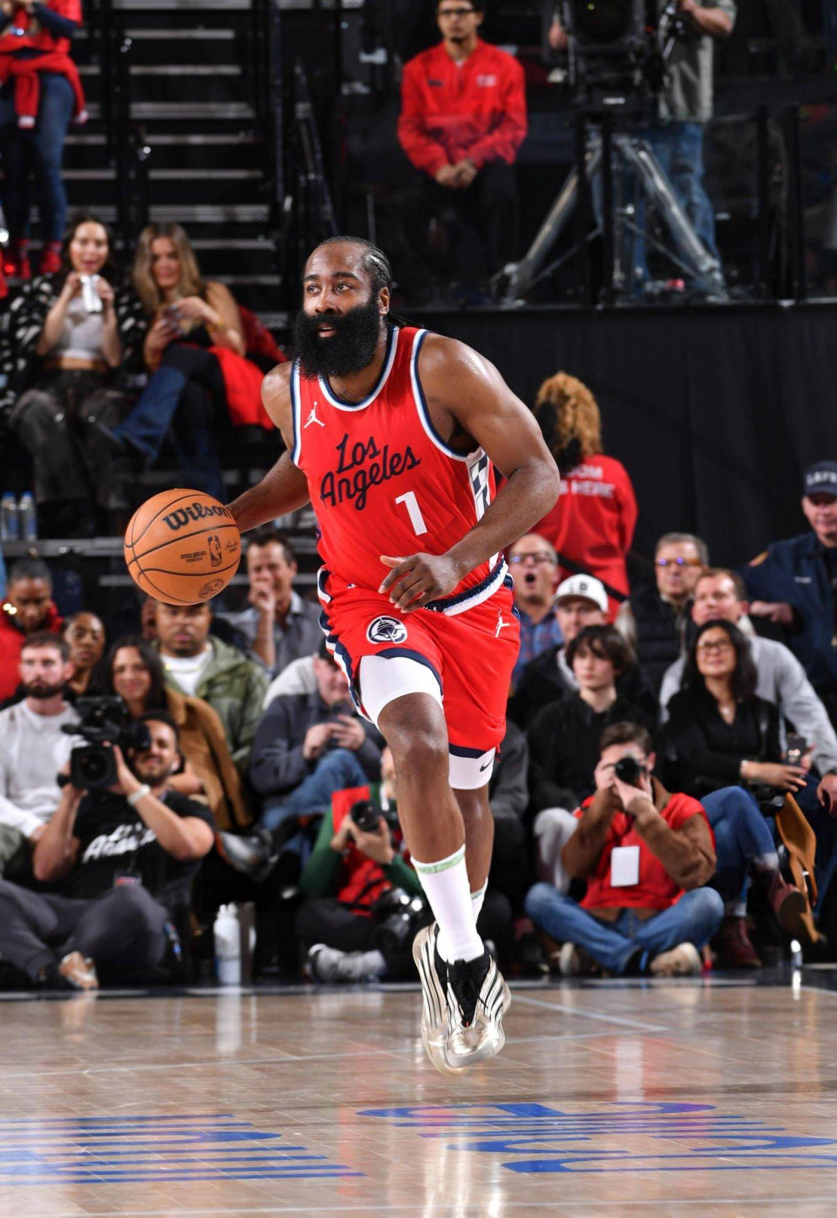 包含字母哥惊艳全场，掀起高潮助攻爆棚，狂砍50分逆转取胜！的词条