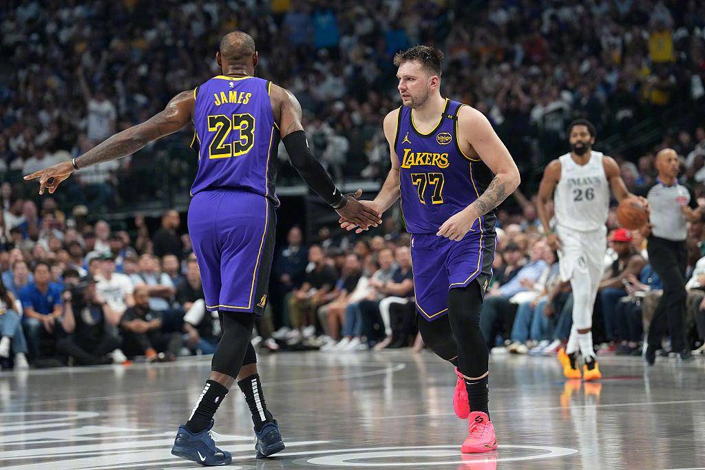 独行侠三巨头联手，猛龙得分突破，东契奇冲击季后赛！